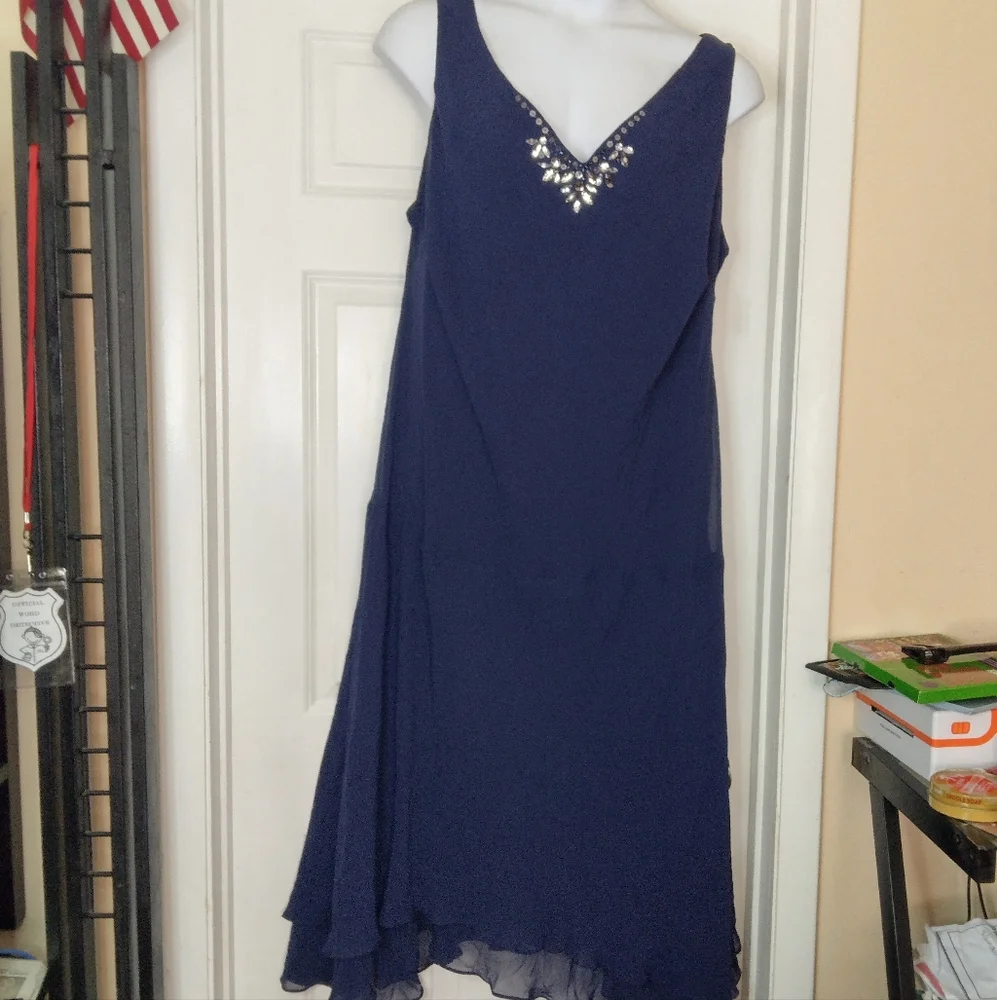 New Catherines Embellished V-Neck Dress Plus Size 26W - Picture 4 of 11